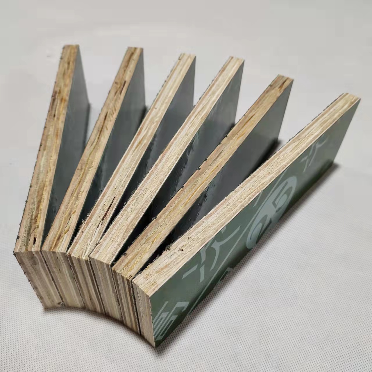 廣西建筑模板廠家與您討論松木建筑模板的生產(chǎn)工藝 廣西建筑模板廠家與您討論松木建筑模板的生產(chǎn)工藝